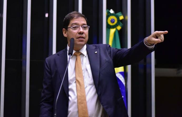 Altineu Côrtes na tribuna da Câmara